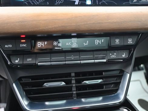 Used 2022 Audi e-tron GT Premium Plus image 14