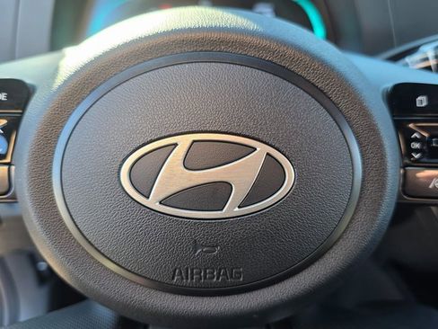 Certified 2025 Hyundai Elantra Sport image 21