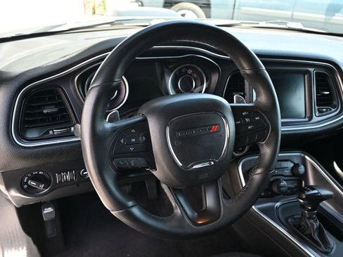 Used 2016 Dodge Challenger R/T image 10