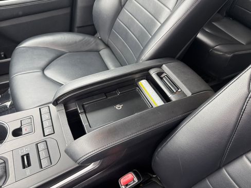 Used 2021 Toyota Highlander XLE image 14