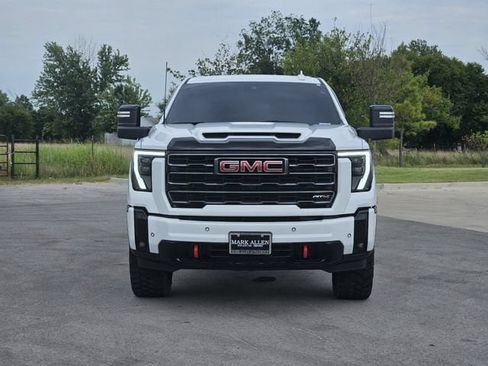 Used 2025 GMC Sierra 2500 AT4 AWD/4WD image 2