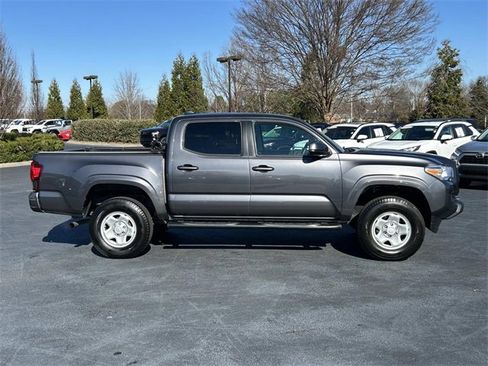 Used 2022 Toyota Tacoma SR image 3
