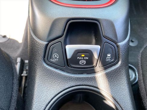 Used 2018 Jeep Compass Trailhawk w/ Leather Interior Group AWD/4WD image 13