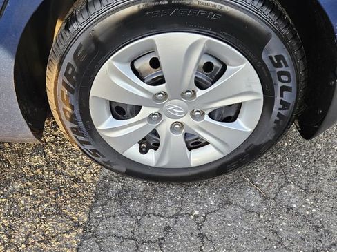 Used 2016 Hyundai Elantra SE image 11