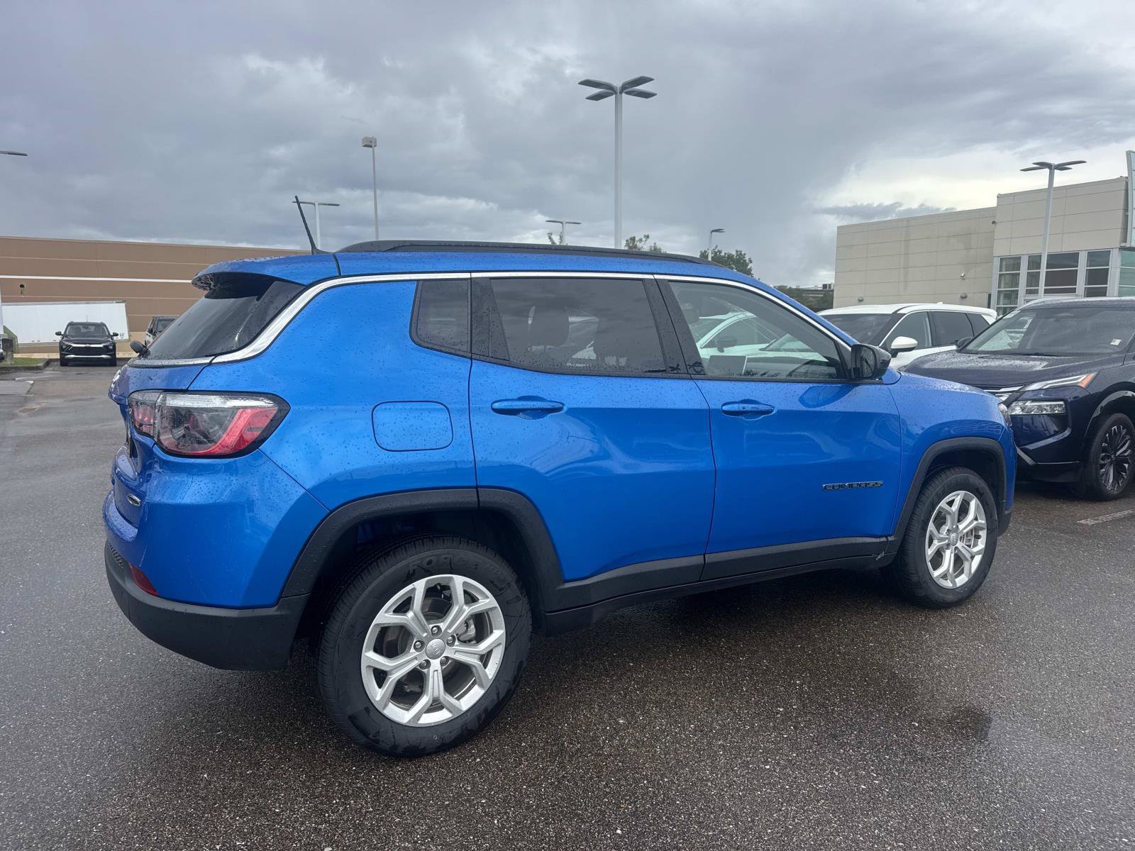 Used 2024 Jeep Compass Latitude AWD/4WD image 5