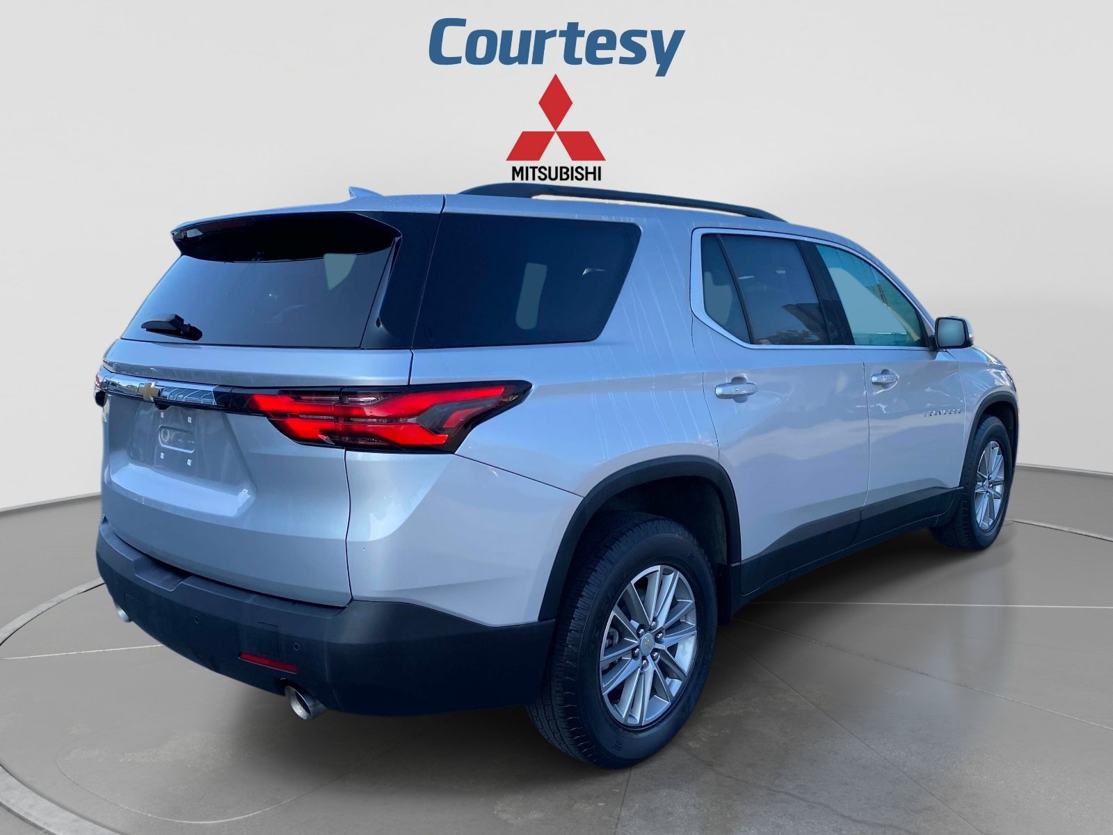 Used 2022 Chevrolet Traverse LT w/ LPO, Floor Liner Package AWD/4WD image 6