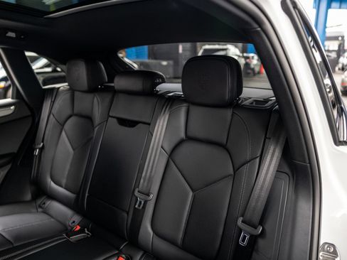 Certified 2026 Porsche Macan AWD/4WD image 27