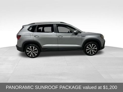 Certified 2023 Volkswagen Taos SE w/ Panoramic Sunroof Package FWD image 4