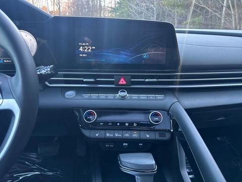 Used 2025 Hyundai Elantra SEL image 14