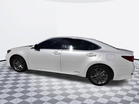 Used 2016 Lexus ES 300h w/ Navigation System Package FWD image 6