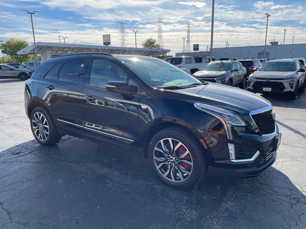 Used 2025 Cadillac XT5 Sportv w/ LPO, Bronce Accent Package AWD/4WD image 7