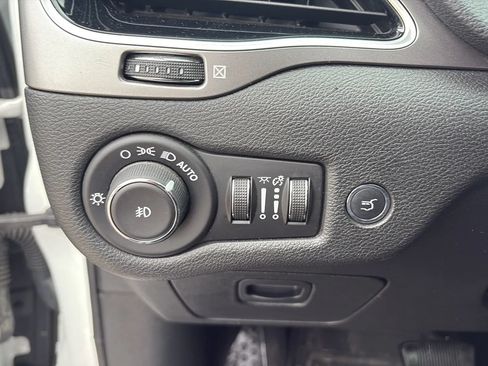 Used 2019 Jeep Cherokee Limited w/ Trailer Tow Group AWD/4WD image 19