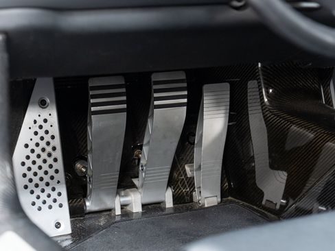 Used 2005 Porsche Carrera GT RWD image 23