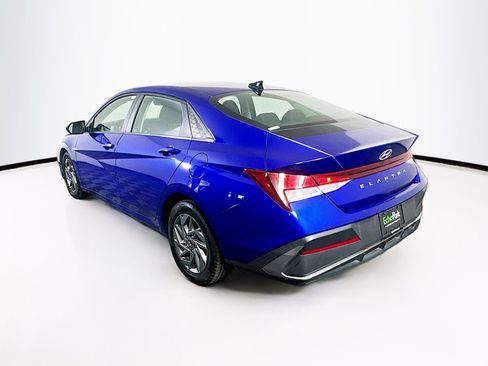 Used 2024 Hyundai Elantra SEL FWD image 5