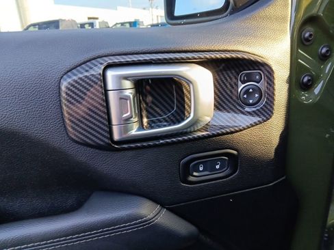 Used 2023 Jeep Gladiator Overland AWD/4WD image 24