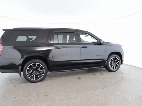 Used 2022 Chevrolet Suburban RST w/ Luxury Package image 20