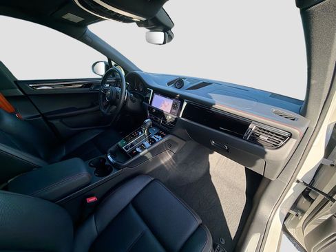 Used 2022 Porsche Macan S image 34