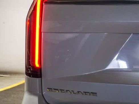 Used 2021 Cadillac Escalade Premium Luxury image 11