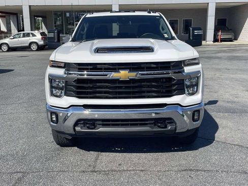 Used 2026 Chevrolet Silverado 2500 LT w/ Safety Package AWD/4WD image 2