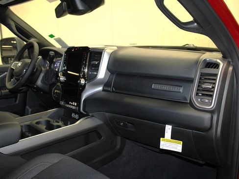 New 2026 RAM 2500 Big Horn AWD/4WD image 31