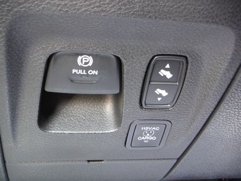 Used 2022 RAM 1500 Laramie AWD/4WD image 35