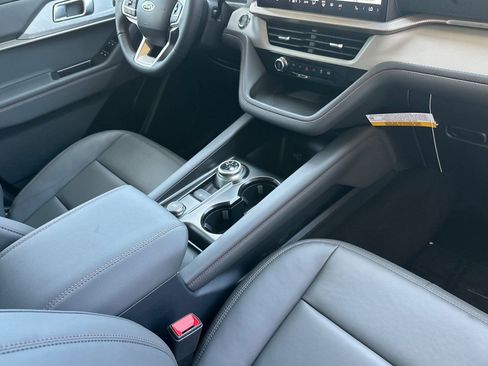 New 2026 Ford Explorer Active RWD image 17