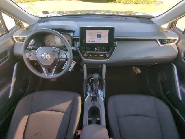 Certified 2025 Toyota Corolla Cross LE FWD image 16