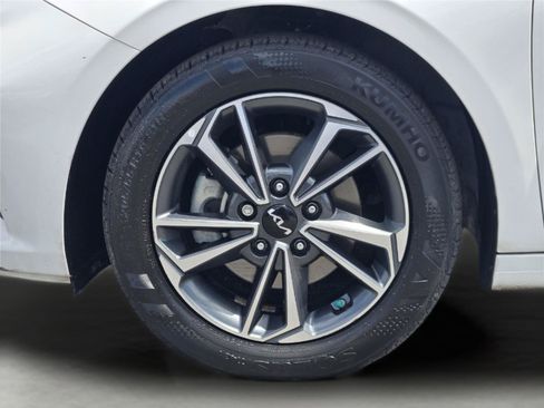 Used 2024 Kia Forte LXS w/ LXS Technology Package FWD image 11