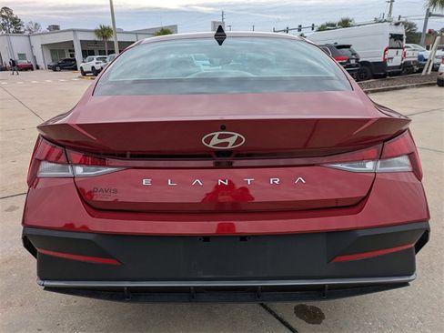 Used 2024 Hyundai Elantra SEL image 5