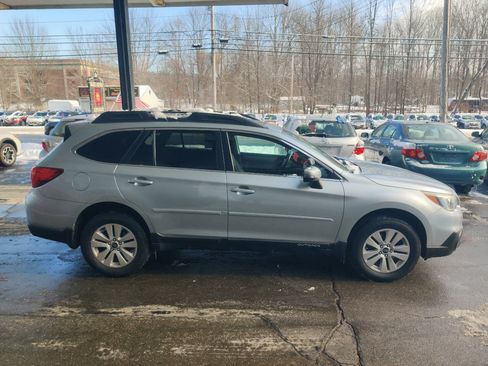 Used 2016 Subaru Outback 2.5i Premium image 7