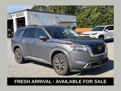 Used 2022 Nissan Pathfinder SV w/ SV Premium Package FWD image 1