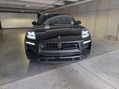 Used 2025 Porsche Macan image 12