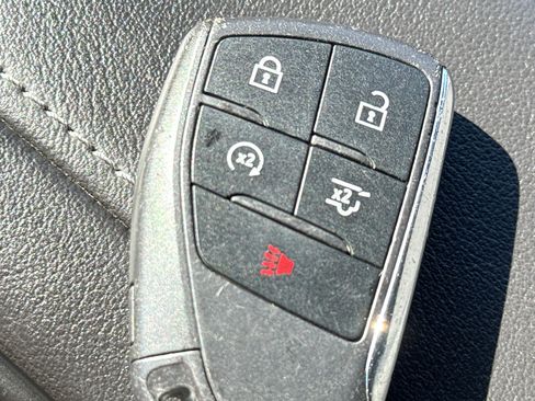 Used 2022 GMC Yukon SLE w/ Gmc Pro Safety Plus Package image 39