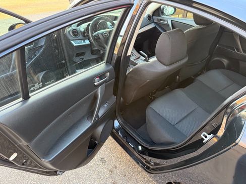 Used 2013 MAZDA MAZDA3 i SV image 12
