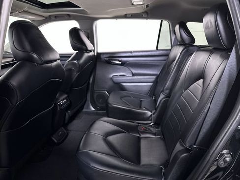 Used 2023 Toyota Highlander XLE image 34