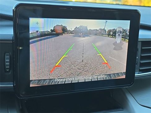 Used 2022 Ford Explorer XLT w/ Equipment Group 202A image 17