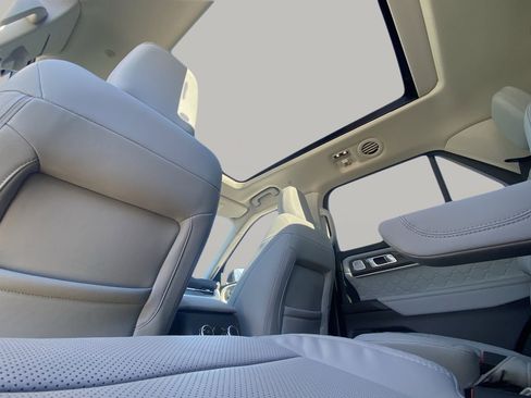 New 2026 Ford Explorer Platinum w/ LUX Leather Package AWD/4WD image 17