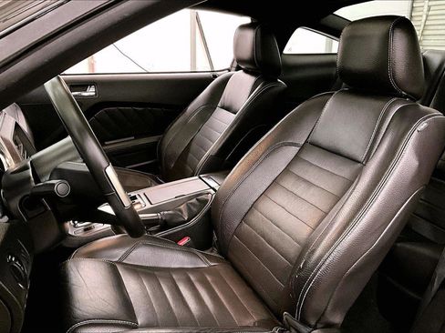 Used 2012 Ford Mustang Premium image 25