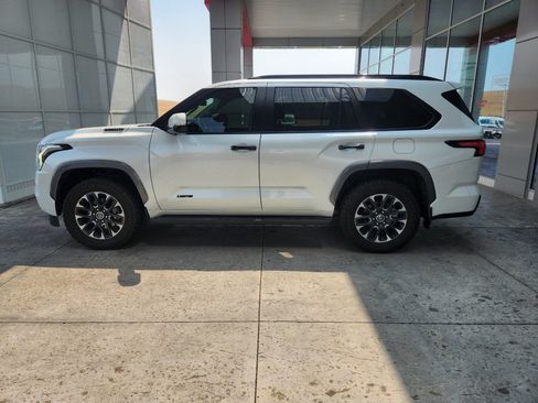 Used 2024 Toyota Sequoia Limited w/ Tow Technology Package AWD/4WD image 5