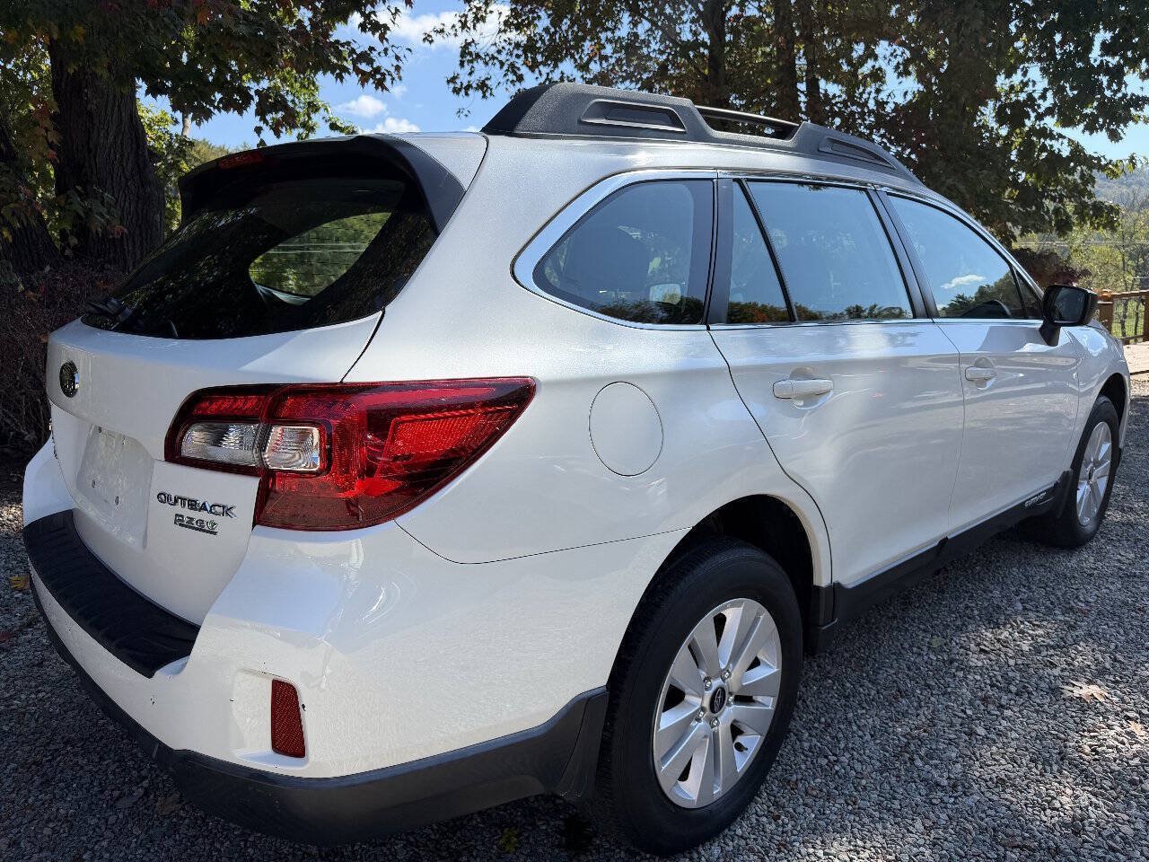 Used 2017 Subaru Outback 2.5i AWD/4WD image 21
