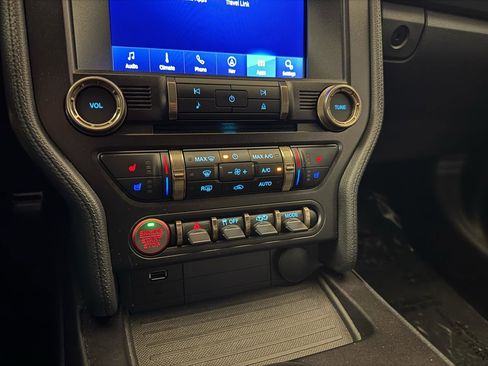 Used 2021 Ford Mustang Shelby GT500 w/ Technology Package image 31