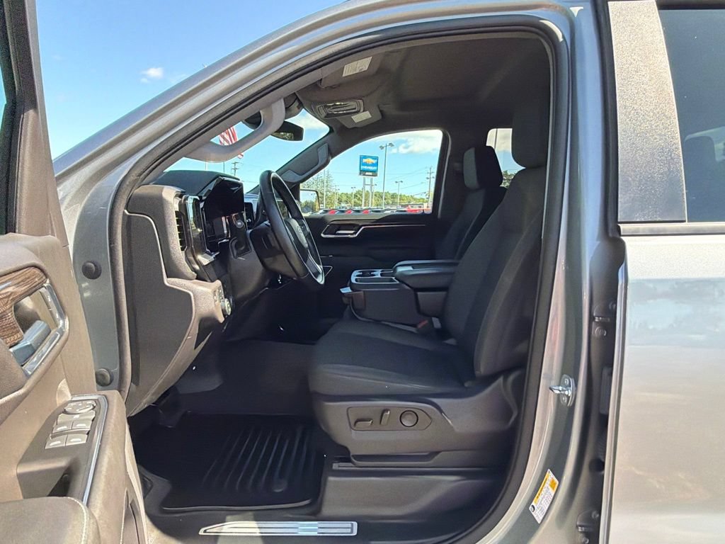 Used 2023 Chevrolet Silverado 1500 LT AWD/4WD image 30