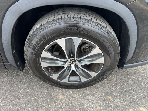 Used 2022 Toyota Highlander XLE image 35