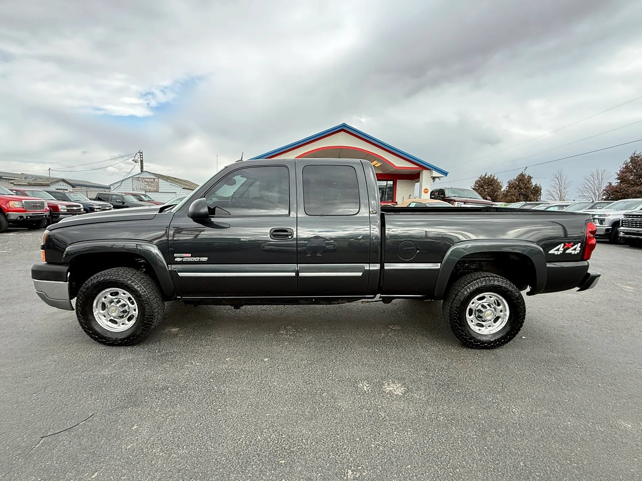 Used 2005 Chevrolet Silverado 2500 LT w/ Heavy-Duty Power Package AWD/4WD image 2