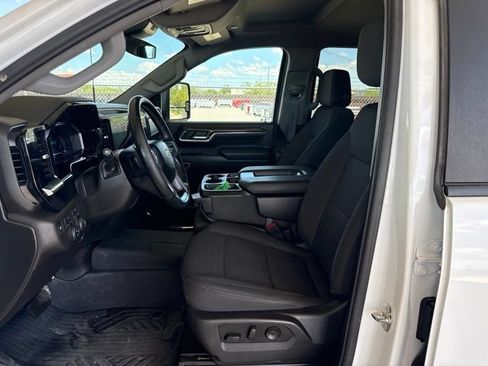 Used 2024 Chevrolet Silverado 2500 LT AWD/4WD image 14