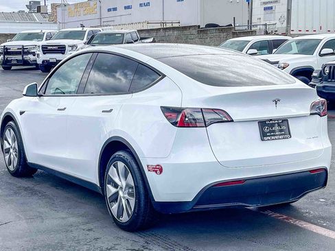 Used 2023 Tesla Model Y Long Range image 2
