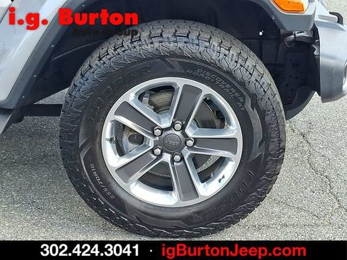 Used 2021 Jeep Wrangler Unlimited Sahara w/ LED Lighting Group AWD/4WD image 8