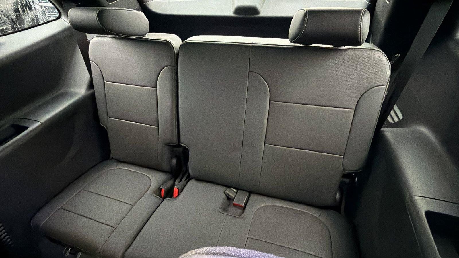Used 2023 Chevrolet Traverse Premier FWD image 26