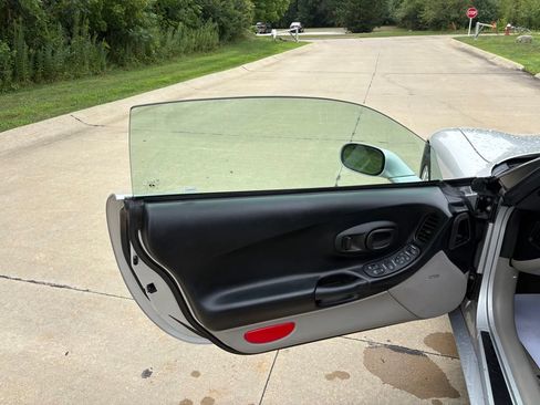 Used 2001 Chevrolet Corvette Convertible w/ Preferred Equipment Group2 RWD image 13
