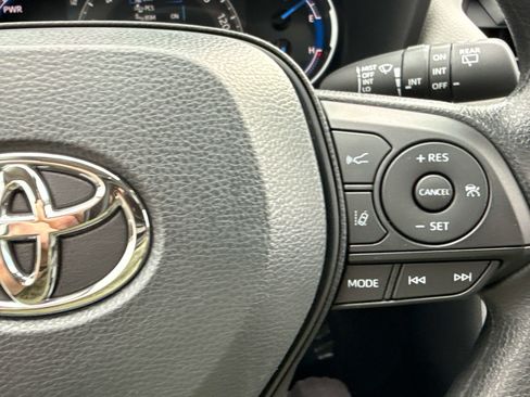 Used 2025 Toyota RAV4 XLE w/ Convenience Package image 25